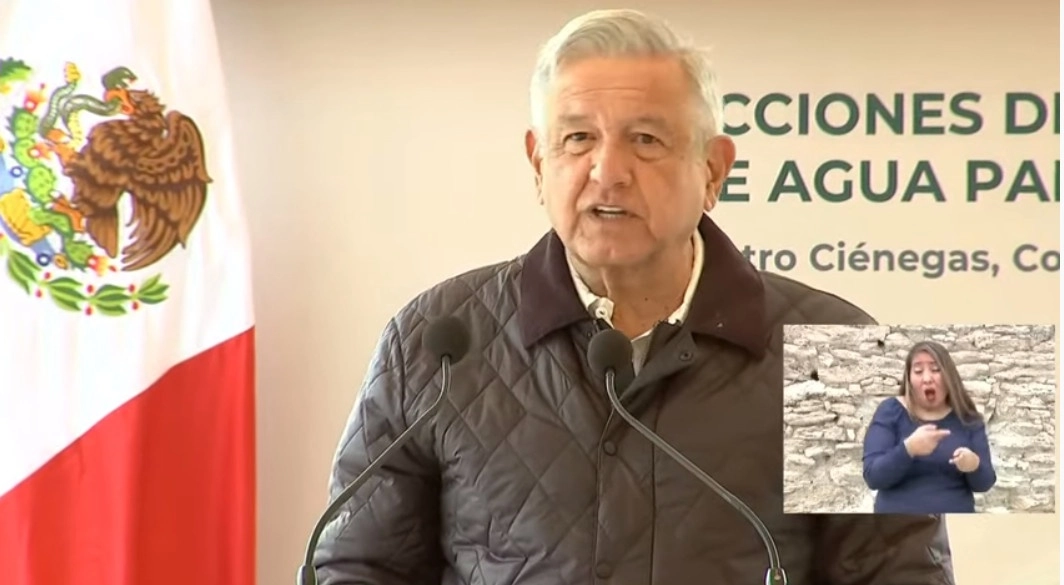 “Si se quiere arrasar, si se quiere destruir la naturaleza nada más por la codicia, vamos a tomar decisiones y vamos a poner orden”, señaló el presidente Andrés Manuel López Obrador, al referirse al uso del agua. Imagen tomada de la transmisión en vivo
