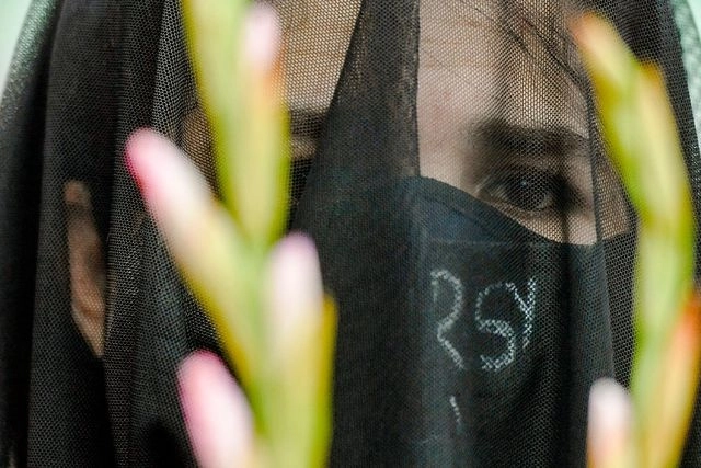 Durante un performace por el Día Internacional de la Mujer, en Medellín, Colombia, este 8 de marzo de 2021. Foto Afp 
