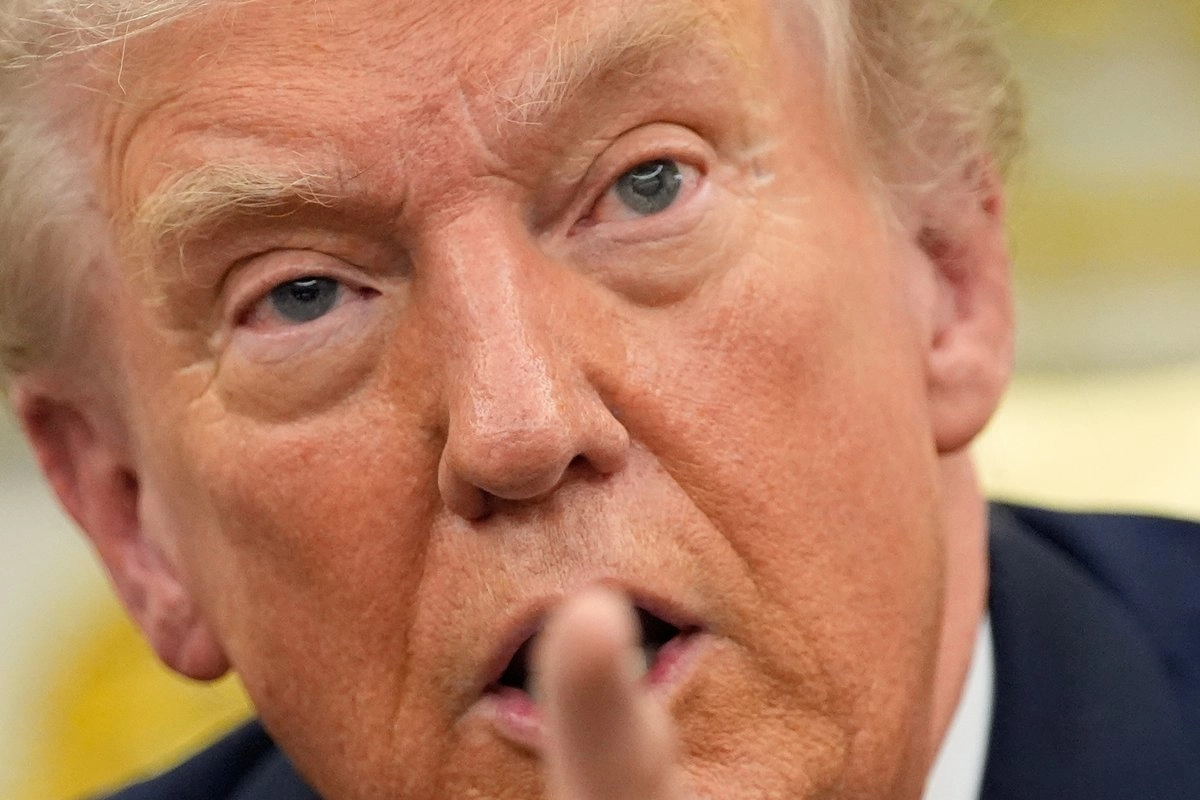 El presidente de EU, Donald Trump, durante su reunión con el secretario general de la OTAN, Mark Rutte, en la Oficina Oval de la Casa Blanca en Washington D.C., el 22 de octubre de 2025. Foto 