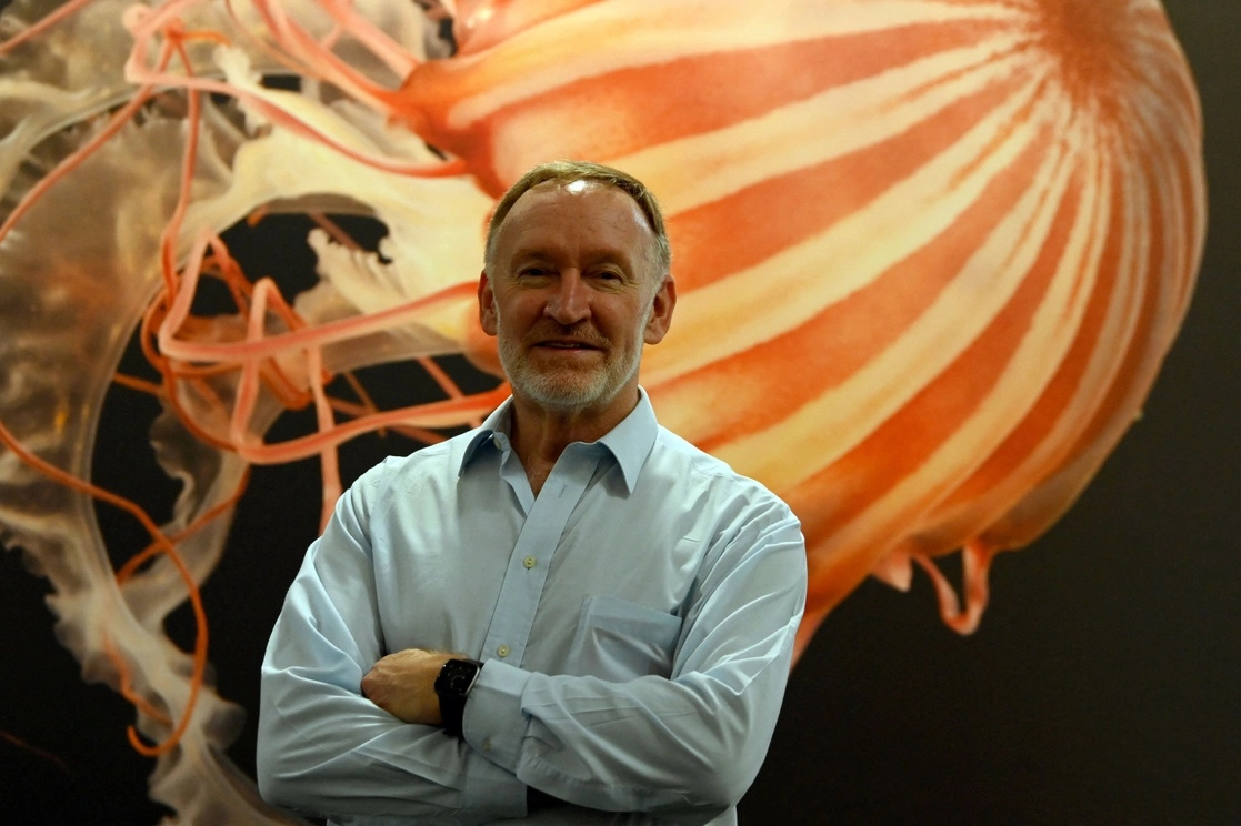Craig Hilton-Taylor, jefe de la Unidad de la Lista Roja de especies amenazadas, posa durante el congreso de la UICN en Marsella, sur de Francia. Foto Afp
