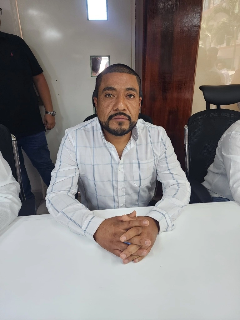 Crispín Agustín Mendoza señaló que no abandonará la contienda electoral. Foto de sus redes sociales
