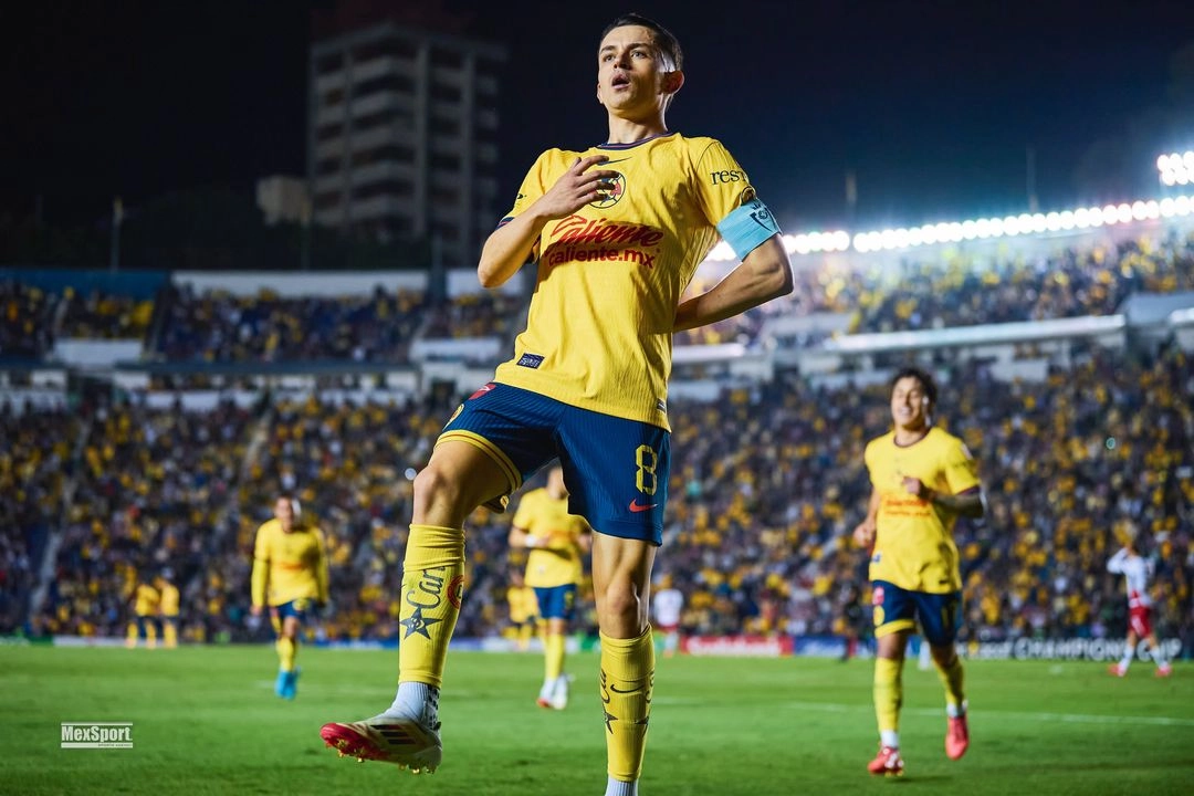 Sólo habían pasado cinco minutos cuando los locales encontraron la estrategia para encender la euforia por el gol. Foto 