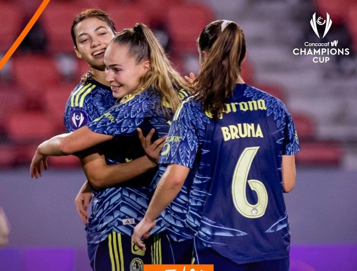 Jugadoras del América celebran su triunfo ante la escuadra panameña. Foto