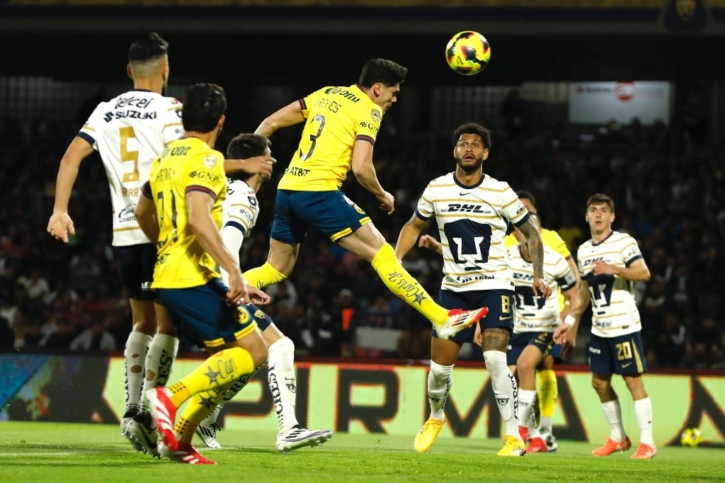 Israel Reyes y Álvaro Fidalgo anotaron por las Águilas. Por los felinos fueron expulsados Piero Quispe y el técnico Gustavo Lema. Foto Germán Canseco 