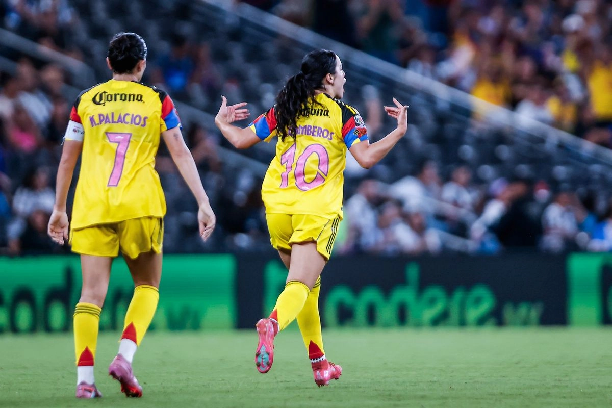 Con un gol de último minuto de Irene Guerrero, el América se impuso 2-1 a las Rayadas de Monterrey en el partido que se disputó en el estadio BBVA. Foto