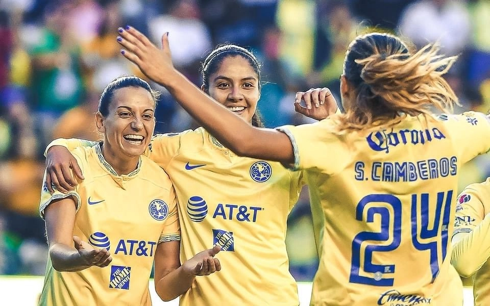 América femenil llegó a 15 puntos en el A-2022 con la vitoria de 3-1 sobre Necaxa. Foto Tomada del Twitter @AmericaFemenil / Archivo