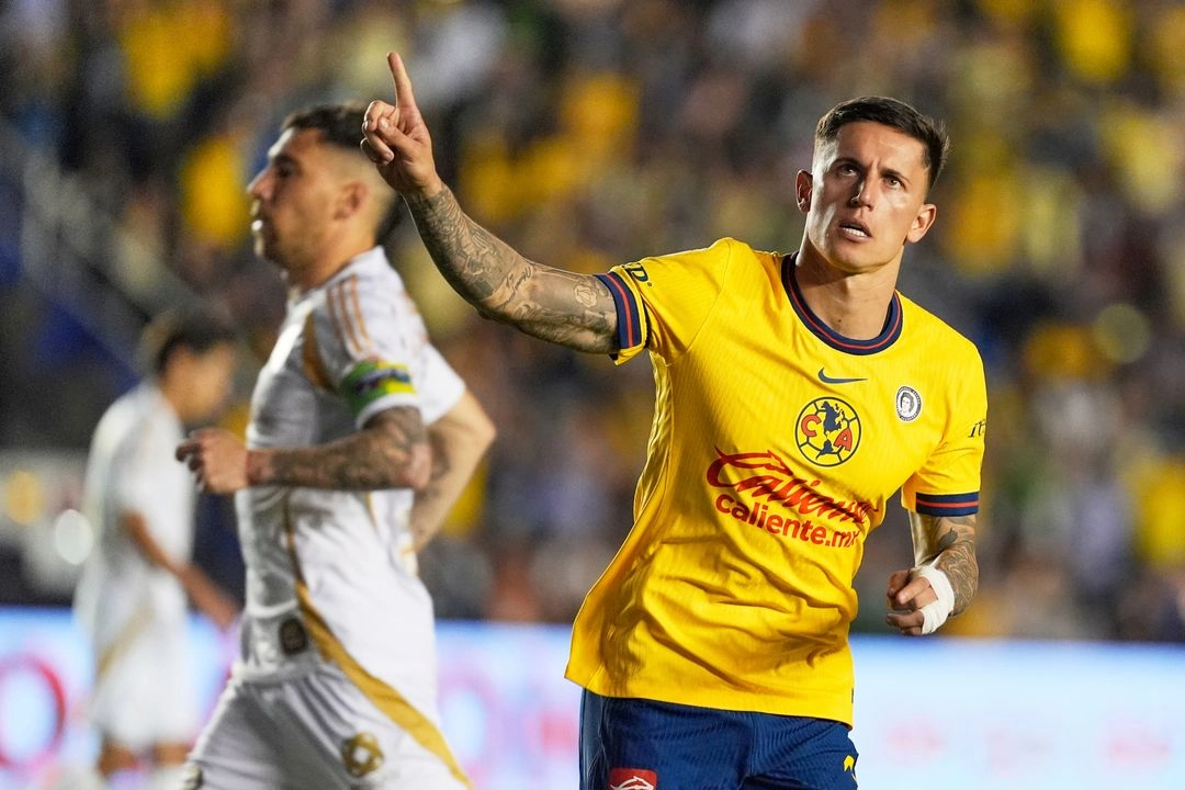 Paul Rodríguez celebra su gol y la segunda anotación del América. Foto