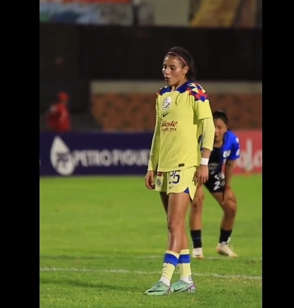 El América siguió presionando al rival y logró su cuarta anotación al 88 por conducto de Zuazua. Foto @AmericaFemenil