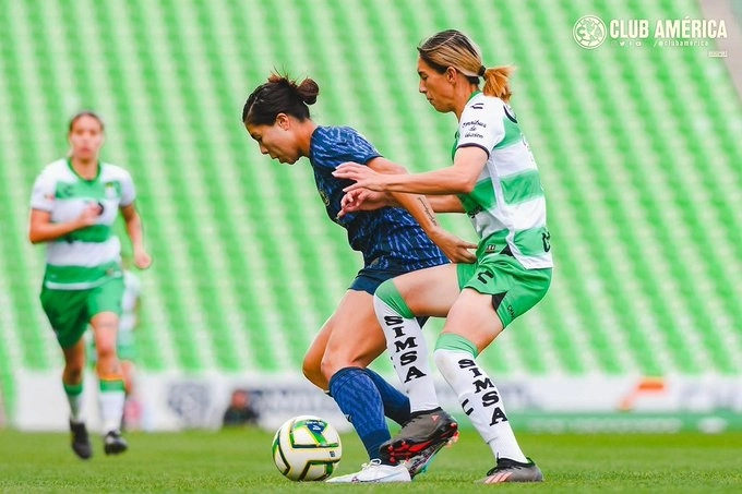 Aspectos del encuentro deportivo. Foto Club América femenil