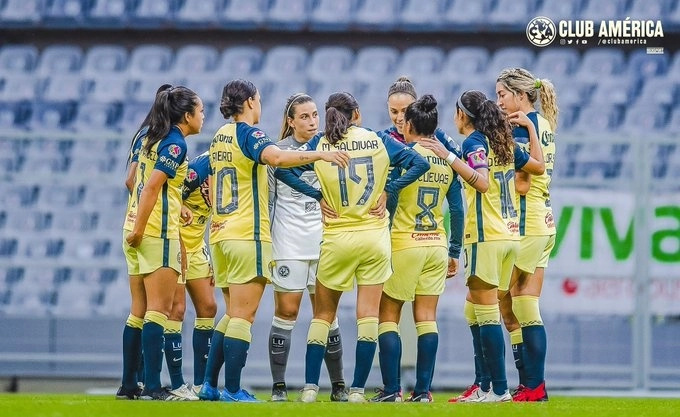 Jugadoras del América durante el encuentro. Foto tomada de la cuenta de Twitter @AmericaFemenil