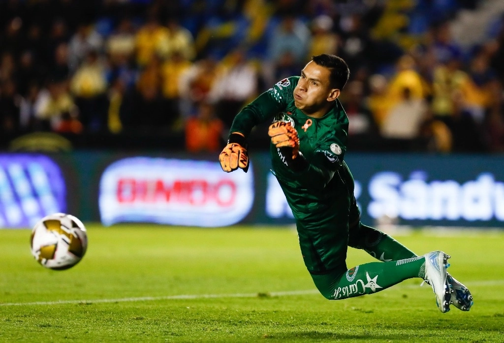 “Los partidos oficiales de la competencia deberán celebrarse en los estadios registrados por cada club, por lo que ninguno podrá cambiar de sede durante la temporada. A menos que exista una causa debidamente justificada, la Liga Mx autorizará que un club juegue uno de sus partidos en distinta sede, siempre que a juicio de dicho órgano sea pertinente autorizar el cambio”, refirió la Liga en su documento. Foto La Jornada// Víctor Camacho