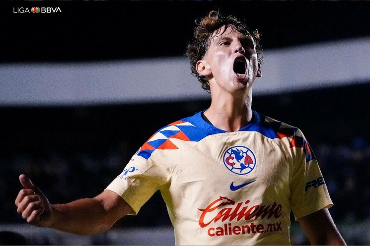 El chileno Igor Lichnovsky marcó el gol del triunfo de las Águilas. Foto tomada de X @LigaBBVAMX.