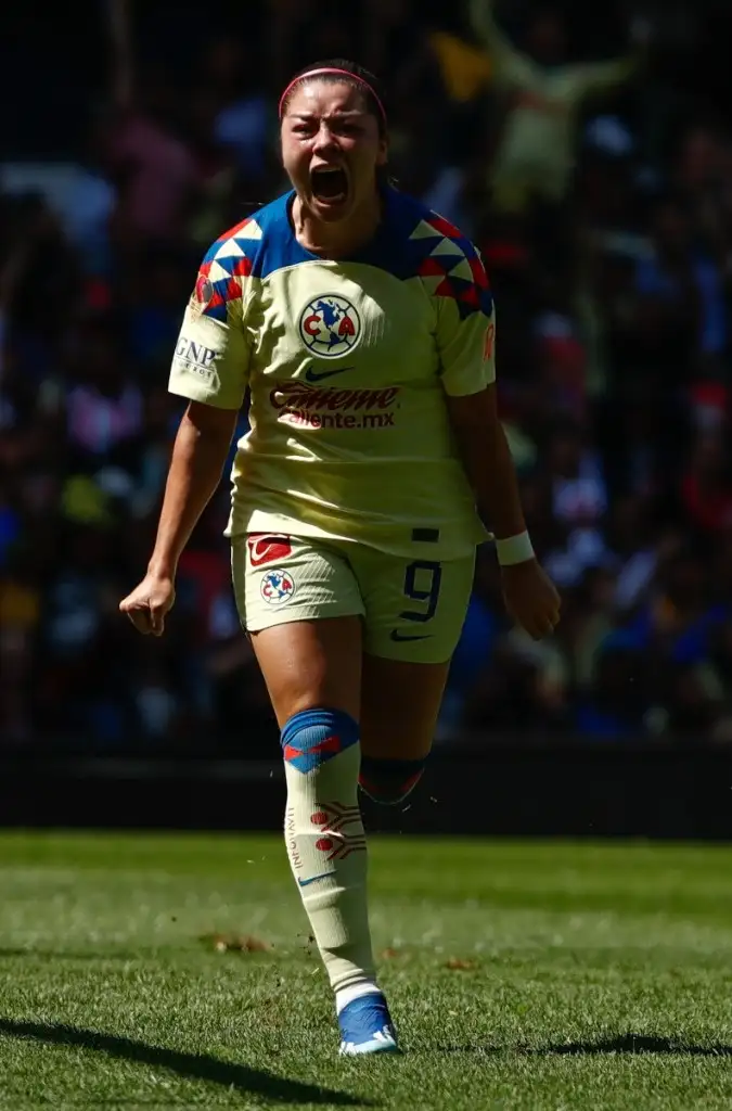 Katty Martínez se hizo presente en el marcador al anotar un doblete ante Pachuca. Foto Víctor Camacho