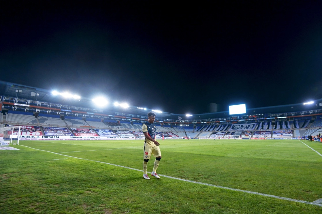 Richard Sánchez anotó un gol de mitad de cancha, en la imagen Roger Martínez. Foto Jam Media