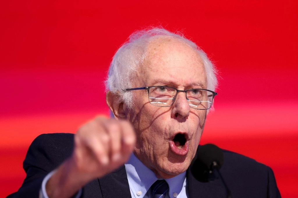El senador estadunidense Bernie Sanders advierte de que, junto con Donald Trump, en enero llegará a Estados Unidos un régimen de oligarquía. Foto Afp 