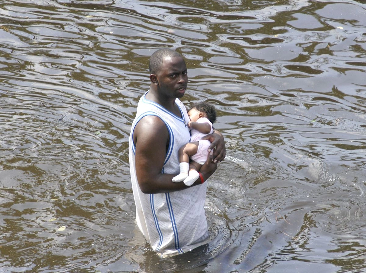 ‘Katrina’ inundó 80 por ciento de la ciudad de Nueva Orleans y devastó la costa de la región. Casi mil 400 personas perecieron y cientos de miles más fueron desplazadas, algunas de las cuales no han podido o querido regresar desde entonces. Foto 