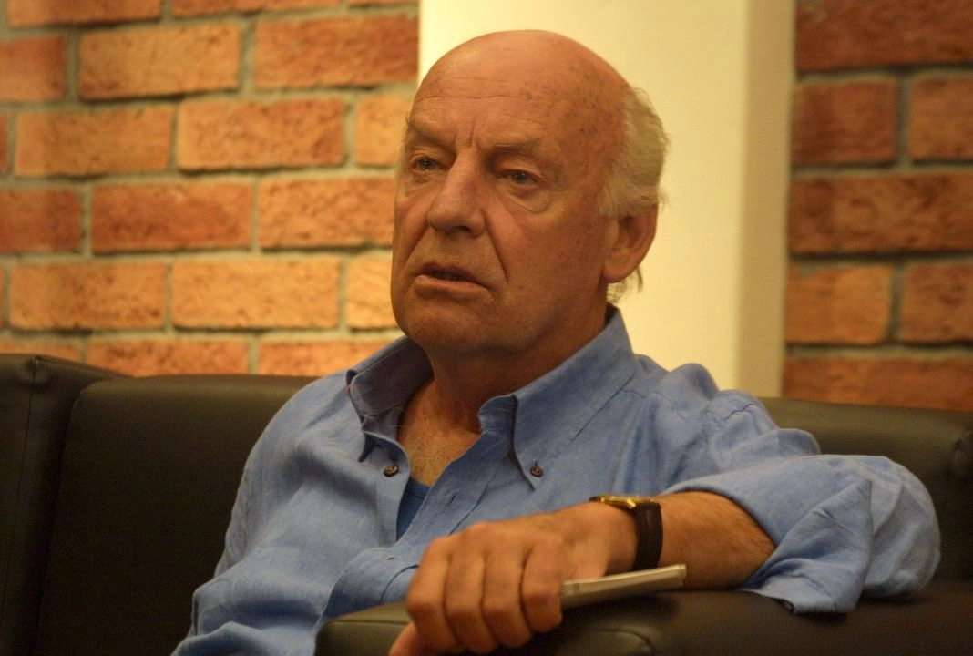 El escritor Eduardo Galeano durante su visita a La Jornada en 2009.
