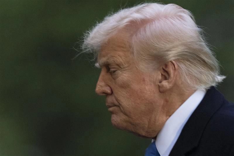 El presidente Donald Trump ha ordenado una purga sin precedente de cualquier visión izquierdista en la historia de Estados Unidos y por medio de decretos trata de imponer una nueva narrativa oficial en escuelas, museos y universidades. 