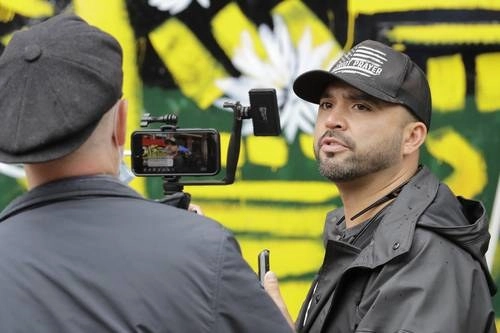 Joey Gibson, fundador del grupo de ultra-derecha Patriot Prayer, en imagen de archivo. El hombre que recibió antenoche un disparo mortal en Portland, Oregon, cuando partidarios del presidente Donald Trump se enfrentaron a manifestantes de Black Lives Matter, era simpatizante de dicha organización y buen amigo de Gibson. Foto Ap