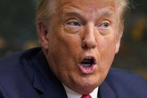 El presidente Donald Trump, luego de la videoconferencia con miembros del ejército desplegados en el extranjero, en el Día de Acción de Gracias, el pasado jueves. Foto Ap