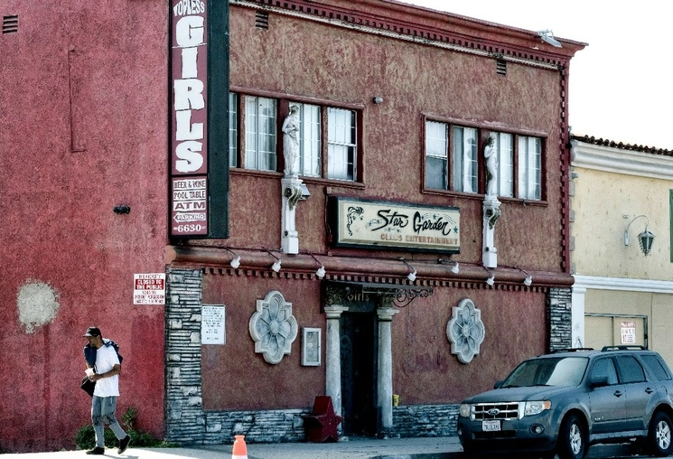 Después de meses de lucha, las bailarinas del Star Garden Topless Dive Bar (en la imagen), club ubicado en Los Ángeles, California, lograron sindicalizarse; ahora serán representadas en el famoso gremio Actor’s Equity, el cual está negociando un primer contrato colectivo con nuevos derechos como seguro médico y mejor salario. Foto Ap




