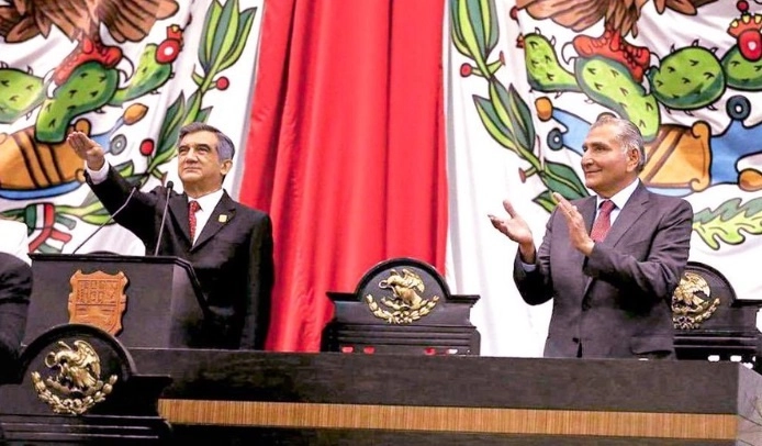 El morenista Américo Villarreal Anaya rindió protesta como gobernador constitucional de Tamaulipas para el periodo 2022-2028. Foto tomada de twitter @adan_augusto