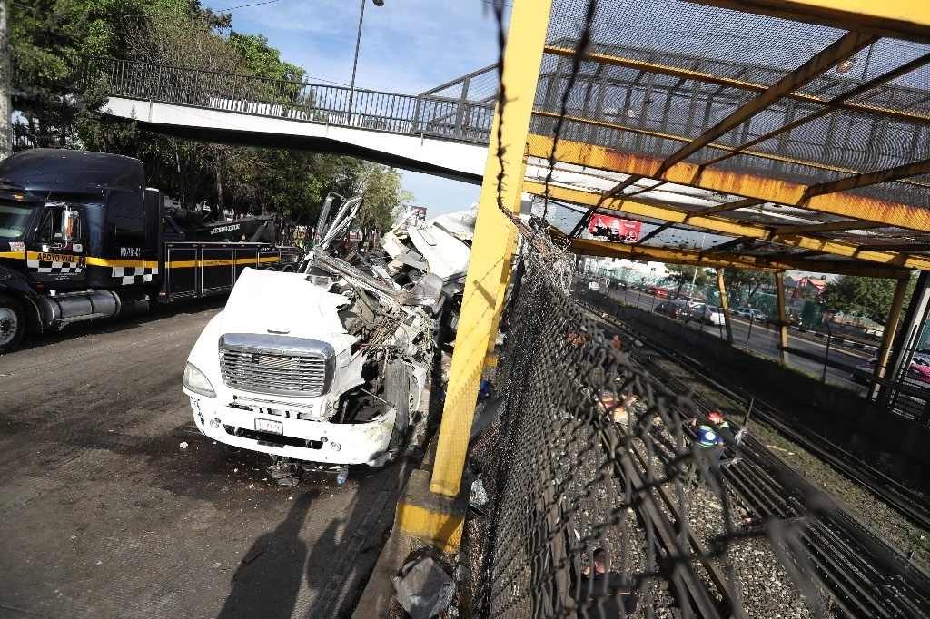 México es el único país de la OCDE que no tiene una política generalizada de protección a víctimas de siniestros viales, pese a que los incidentes de tránsito son una de las 10 principales causas de muerte en la población mexicana, reveló la AMIS. Foto Alfredo Domínguez / Archivo
