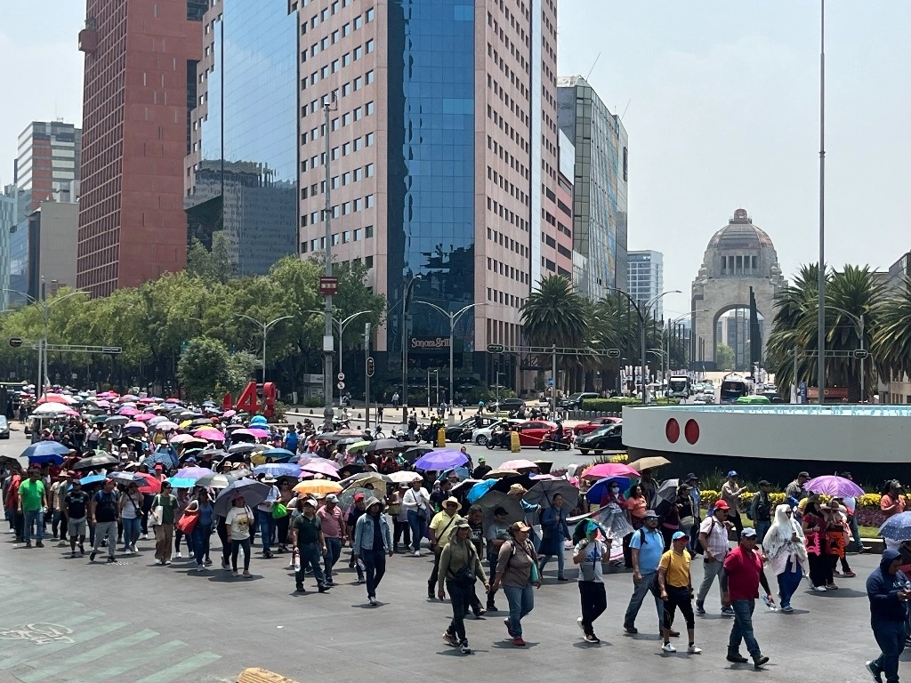 Maestros de la CNTE bloquearon diferentes puntos de la Ciudad de México. Sus líderes se reunieron con el Presidente. Foto Alfredo Domínguez