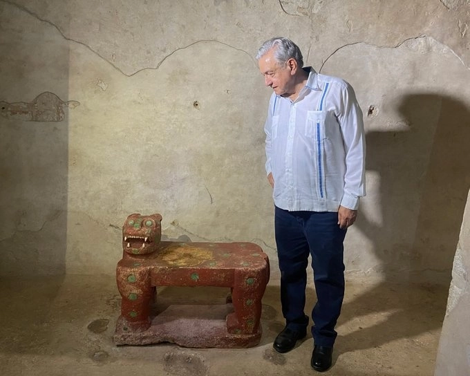 El presidente López Obrador difundió esta imagen de su visita que realizó a la zona arqueológica de Chichen Itzá, previo a tomar su vuelo con destino a Washington, Estados Unidos, el 17 de noviembre de 2021. Foto tomada del Twitter de @lopezobrador_