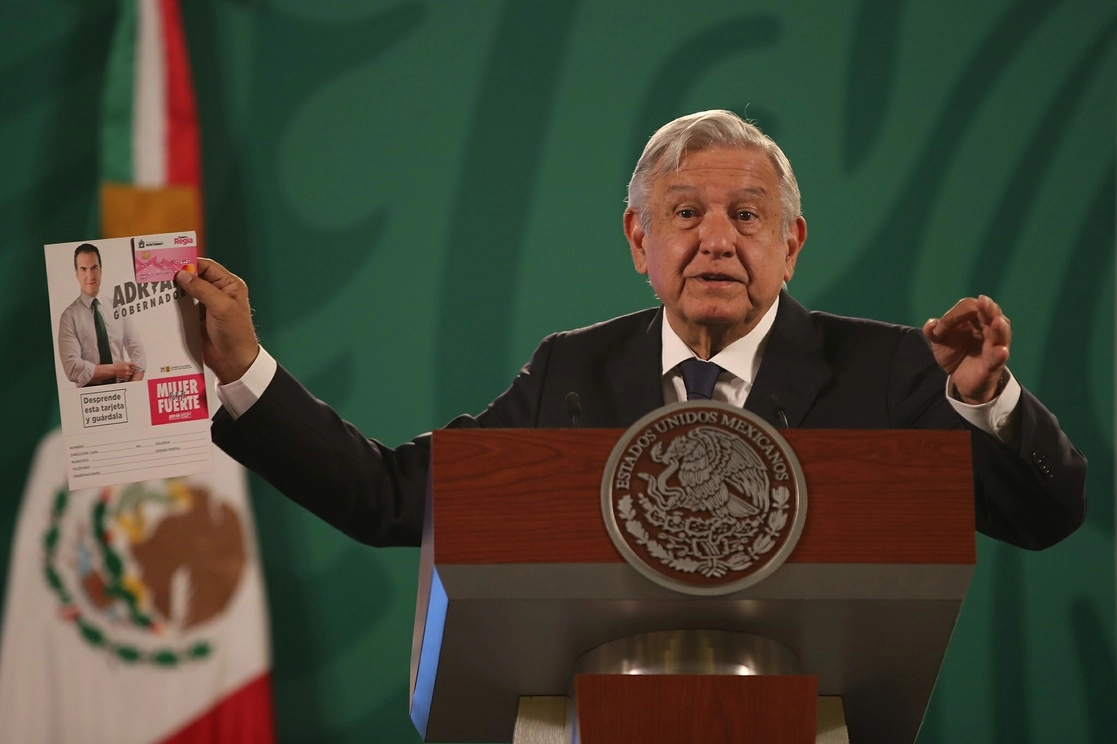 El presidente Andrés Manuel López Obrador se refirió a la campaña proselitista del candidato priísta al gobierno de Nuevo León, Adrián de la Garza. Foto José Antonio López