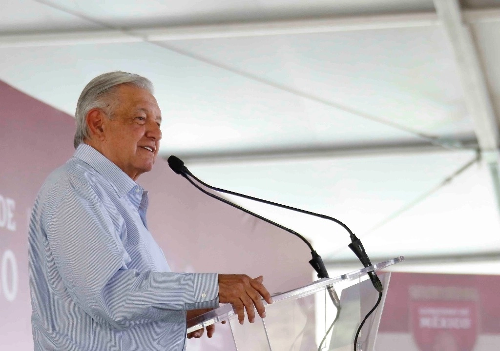 El presidente de México, Andrés Manuel López Obrador, preside la entrega la entrega de apoyos de los programas para el Bienestar en el municipio de Chalco, Estado de México, el 1 de octubre de 2023. Foto Presidencia   