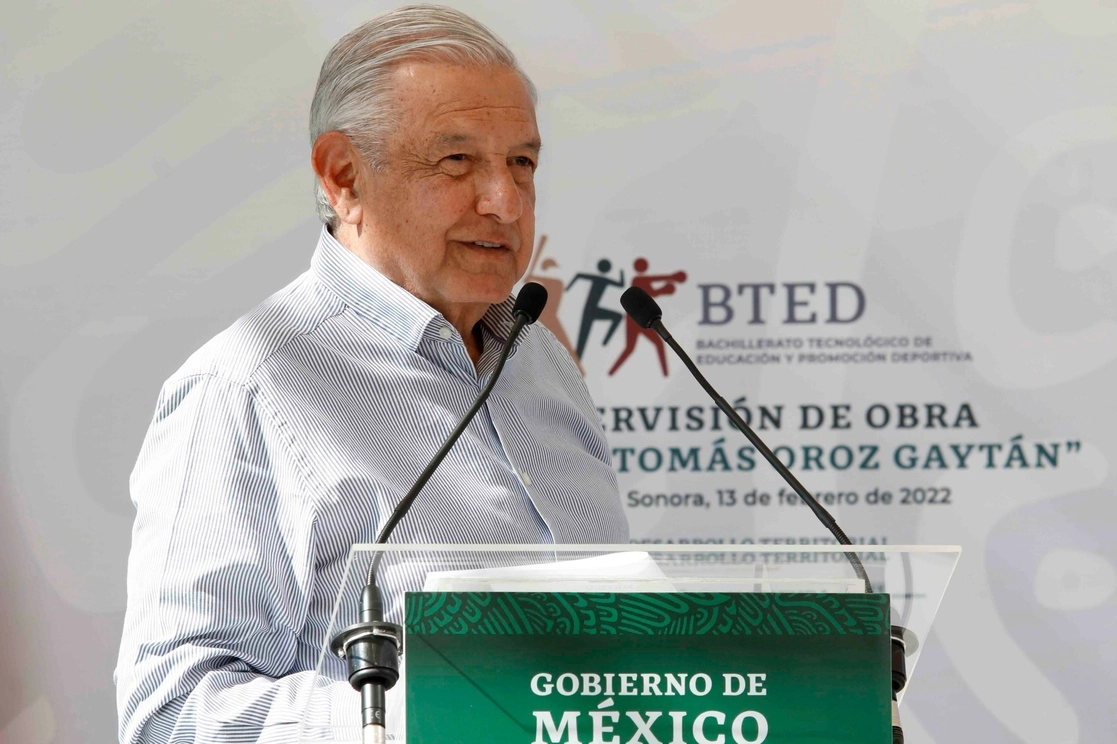El presidente Andrés Manuel López Obrador en la supervisión de obra del “Tomás Oroz Gaytán” en Cajeme, Sonora. Foto Presidencia