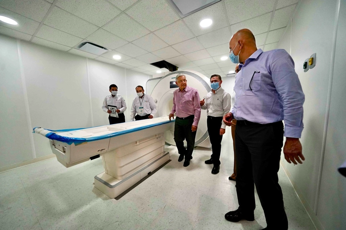 El presidente Andrés Manuel López Obrador inaugura el Hospital General Gómez Palacio, en Gómez Palacio, Durango. Lo acompañan José Rosas Aispuro Torres, gobernador de Durango y otros funcionarios. Foto Presidencia