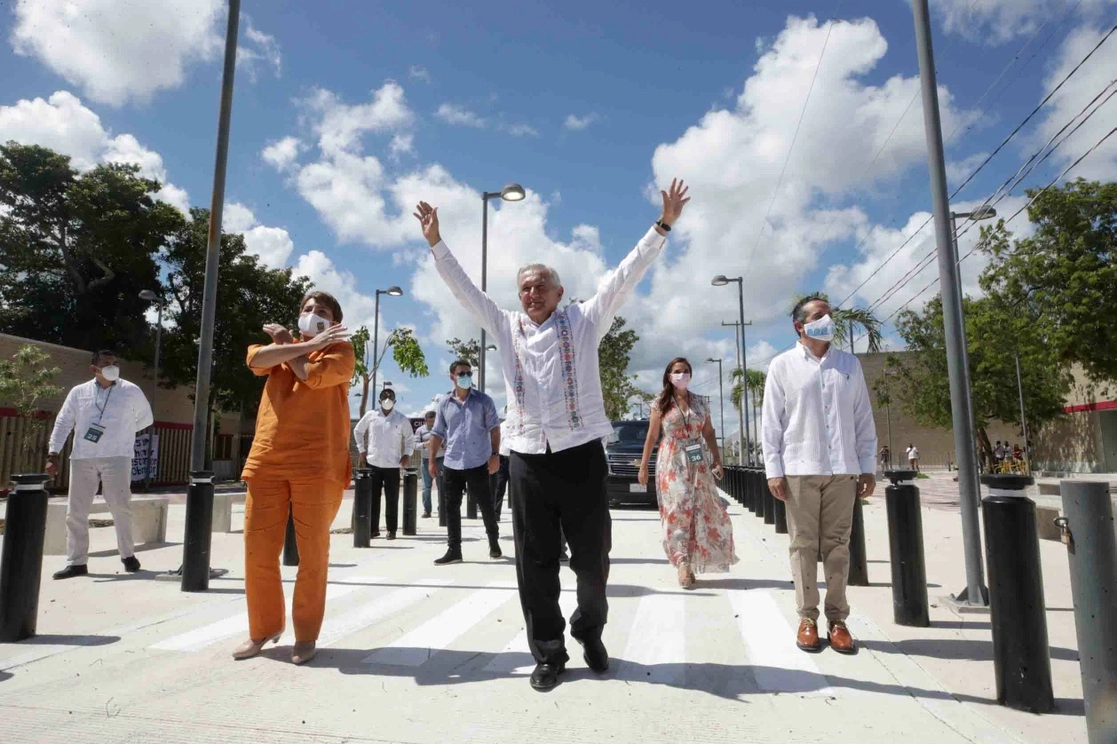 El presidente Andrés Manuel López Obrador supervisó ayer las obras realizadas en el municipio quintanarroense de Solidaridad. Foto cortesía Presidencia