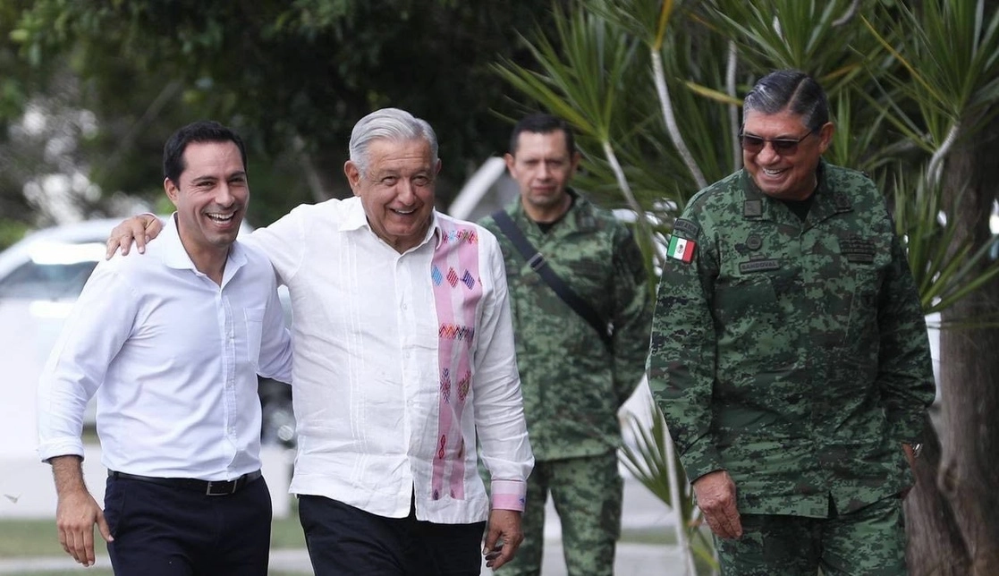 El presidente López Obrador se reunión con el gobernador de Yucatán, Mauricio Vila. Foto @MauVila
