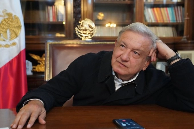 El presidente Andrés Manuel López Obrador tras la llamada con su homólogo de Argentina, Alberto Fernández. Foto tomada de la cuenta de Twitter @lopezobrador_