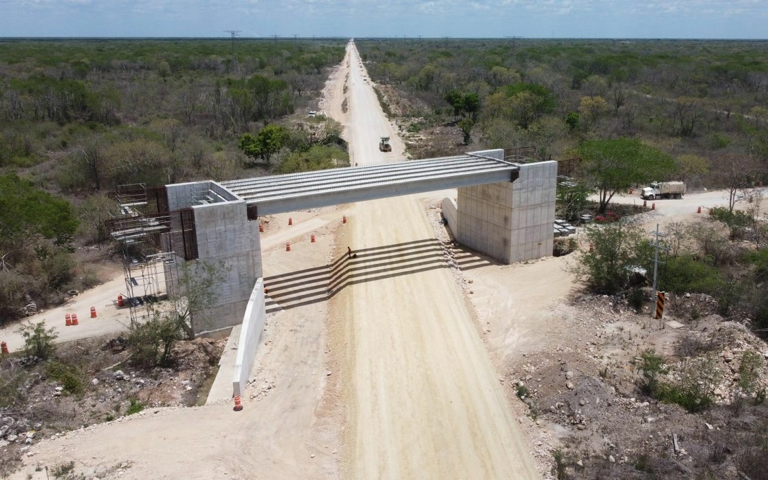 Tras reconocer que en la actual etapa del Tren Maya se han enfrentado muchos obstáculos, el presidente Andrés Manuel López Obrador aseveró que en el último tramo sólo se abrió la brecha, pues no se han concluido los estudios geológicos. Foto Cuartoscuro / Archivo