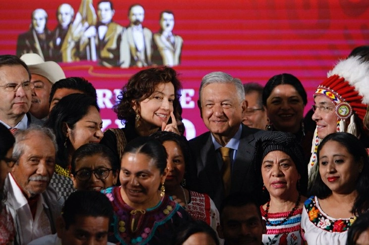 La directora general de la UNESCO, Audrey Azoulay, en su primera visita a México asistió a la conferencia matutina del presidente Andrés Manuel López Obrador. Foto Roberto García Ortiz 