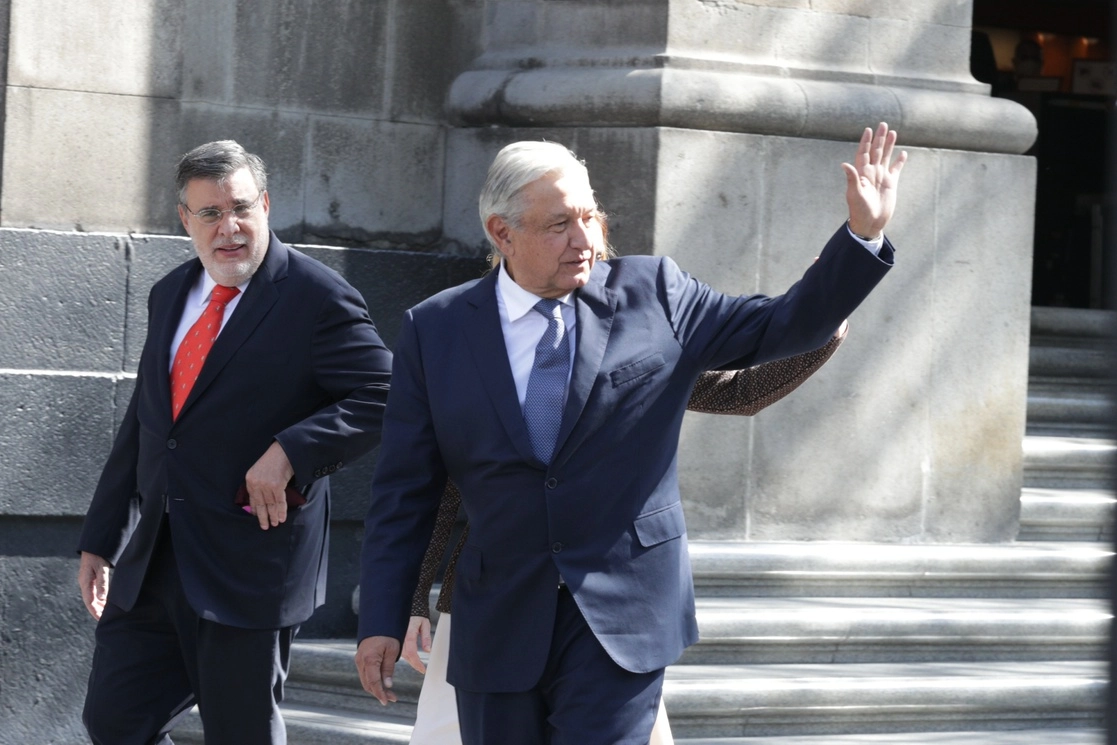 El presidente dijo: "“se están quitando las máscaras, los que engañaban que eran distintos y se están uniendo. ¡Qué bien que esto esté pasando!...". Foto Roberto García Ortiz