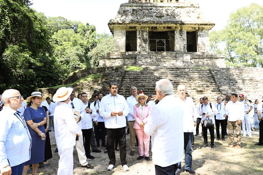 El presidente Andrés Manuel López Obrador encabezó el recorrido a la zona arqueológica de Palenque, Chiapas, el 22 de octubre de 2023. Foto tomada del sitio de http://www.minci.gob.ve