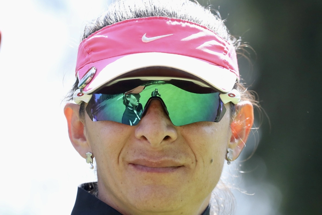 La titular de la Conade, Ana Gabriela Guevara, durante el torneo de Golf ProAM IGPM, en el club campestre de la Ciudad de México, el 21 de febrero de 2022. Foto Luis Castillo