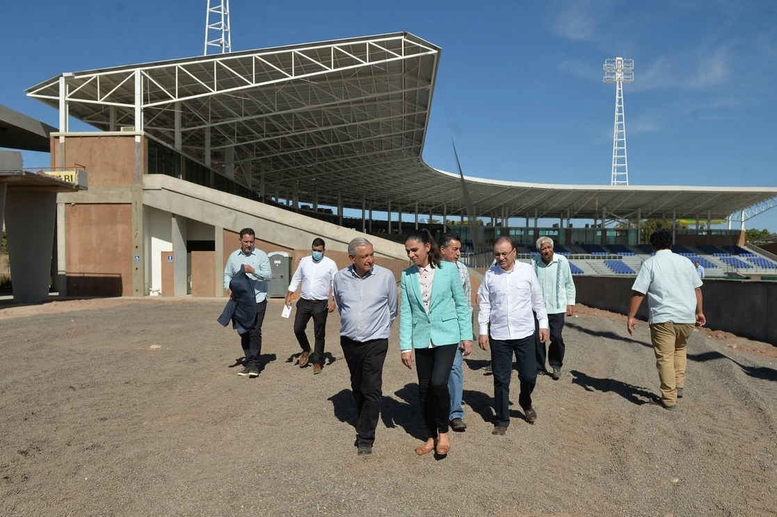 El Presidente supervisó las obras del estadio Tomás Oroz Gaytán en sonora. Foto Presidencia