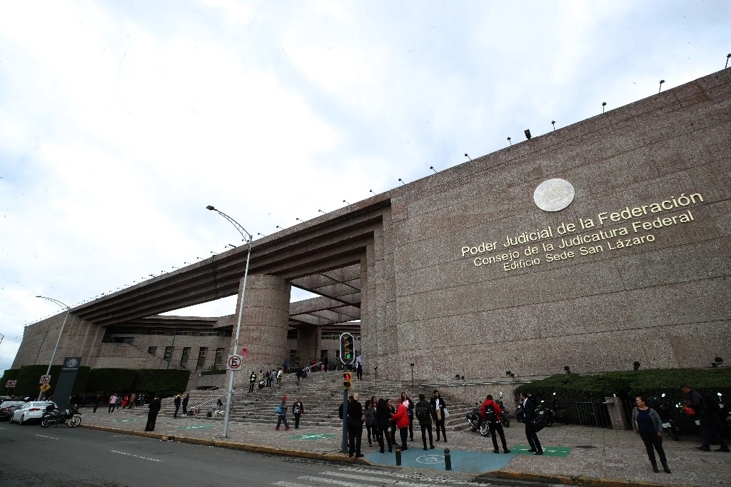 El presidente Andrés Manuel López Obrador consideró que actualmente el Consejo de la Judicatura Federal –al cual corresponde revisar la labor de los integrantes del Poder Judicial– no responde a esa obligación: "la Judicatura actual está, con todo respeto, pasmada, congelada." Foto Alfredo Domínguez / Archivo

