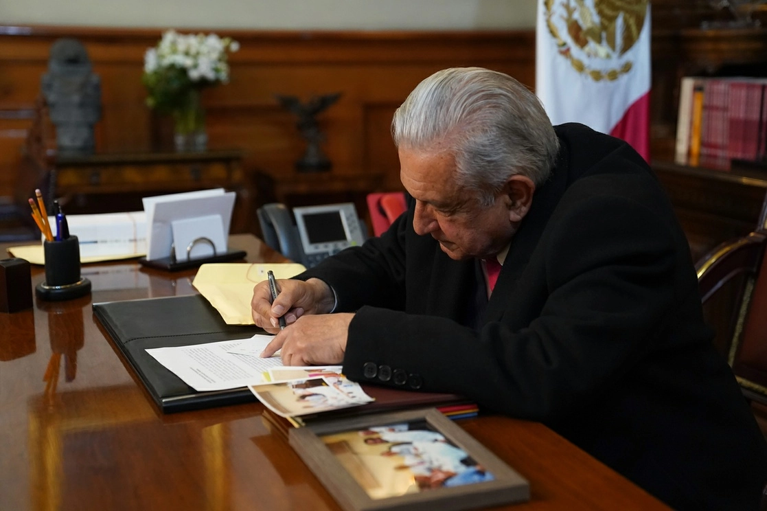 El presidente Andrés Manuel López Obrador durante la publicación de la sentencia. Foto tomada de la cuenta de Twitter @lopezobrador_
 