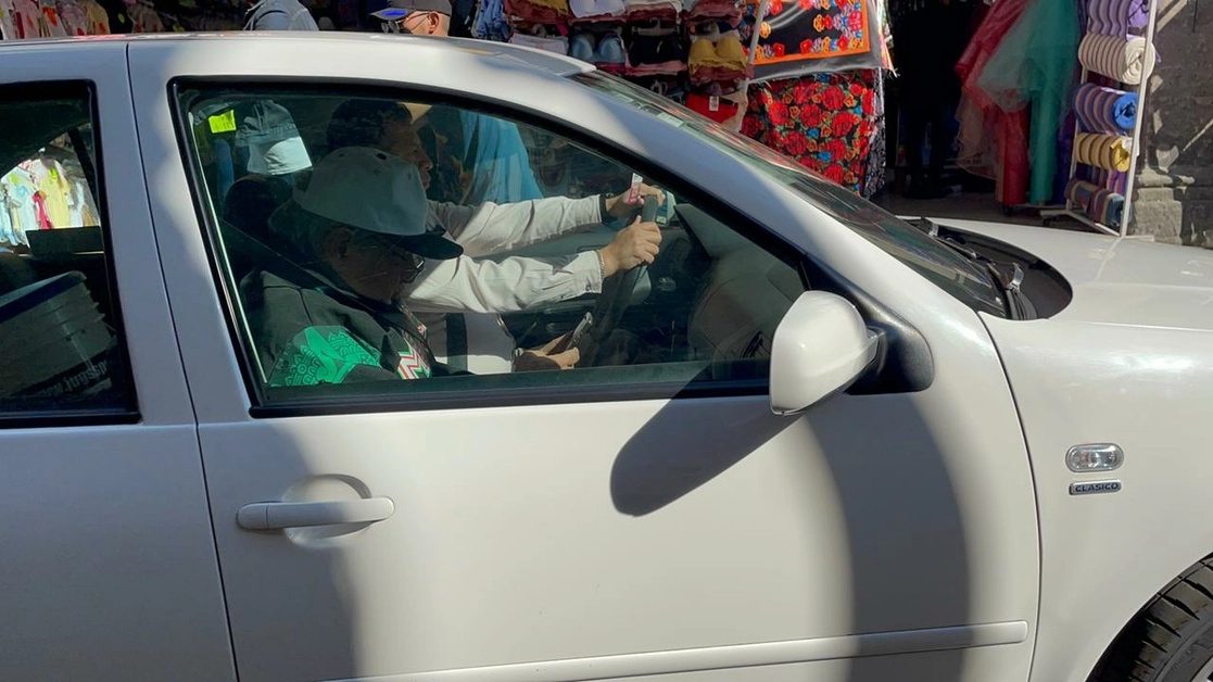El presidente López Obrador, a su salida de Palacio Nacional, el 25 de enero de 2022. Foto La Jornada