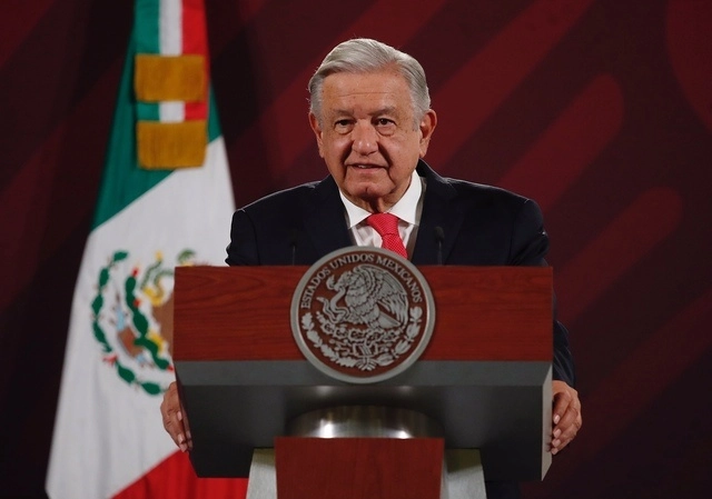 El presidente Andrés Manuel López Obrador recordó que hace 18 años fue desaforado por la Cámara de Diputados. Foto Cristina Rodríguez