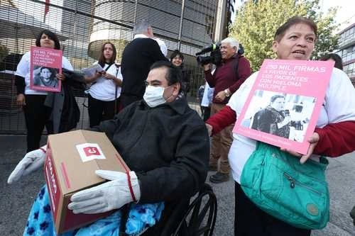 AMLO asegura que los servicios médicos deben ser gratuitos, funcionarios dicen que la normatividad establece las cuotas. Foto José Antonio López