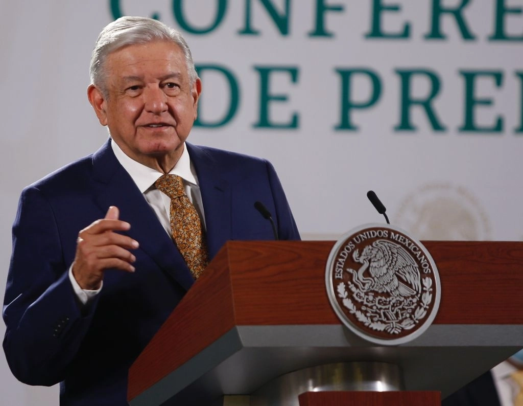 El presidente Andrés Manuel López Obrador ayer durante la conferencia de prensa matutina en Palacio Nacional. Foto Guillermo Sologuren