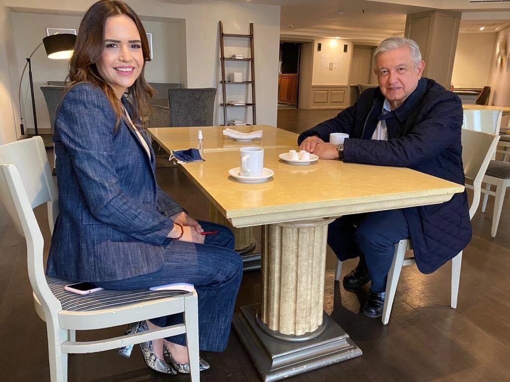 El presidente López Obrador y la candidata de Juntos Haremos Historia por Nuevo León se reunieron la mañana del sábado. Foto Twitter @claraluzflores