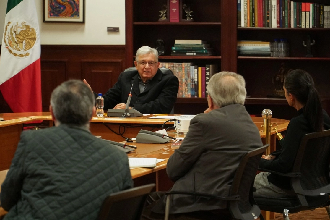 Durante la reunión en Palacio Nacional. Foto de la cuenta de Twitter de Andrés Manuel López Obrador